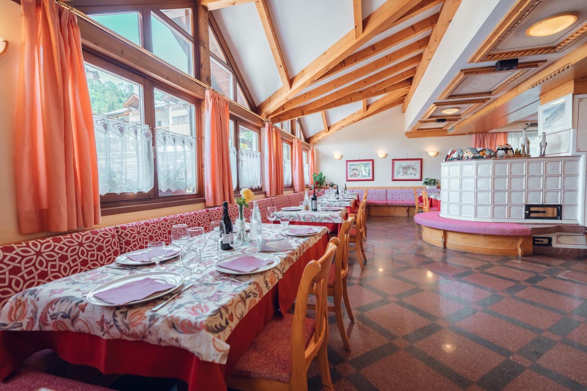Aparthotel Des Alpes Cavalese Bagian luar foto