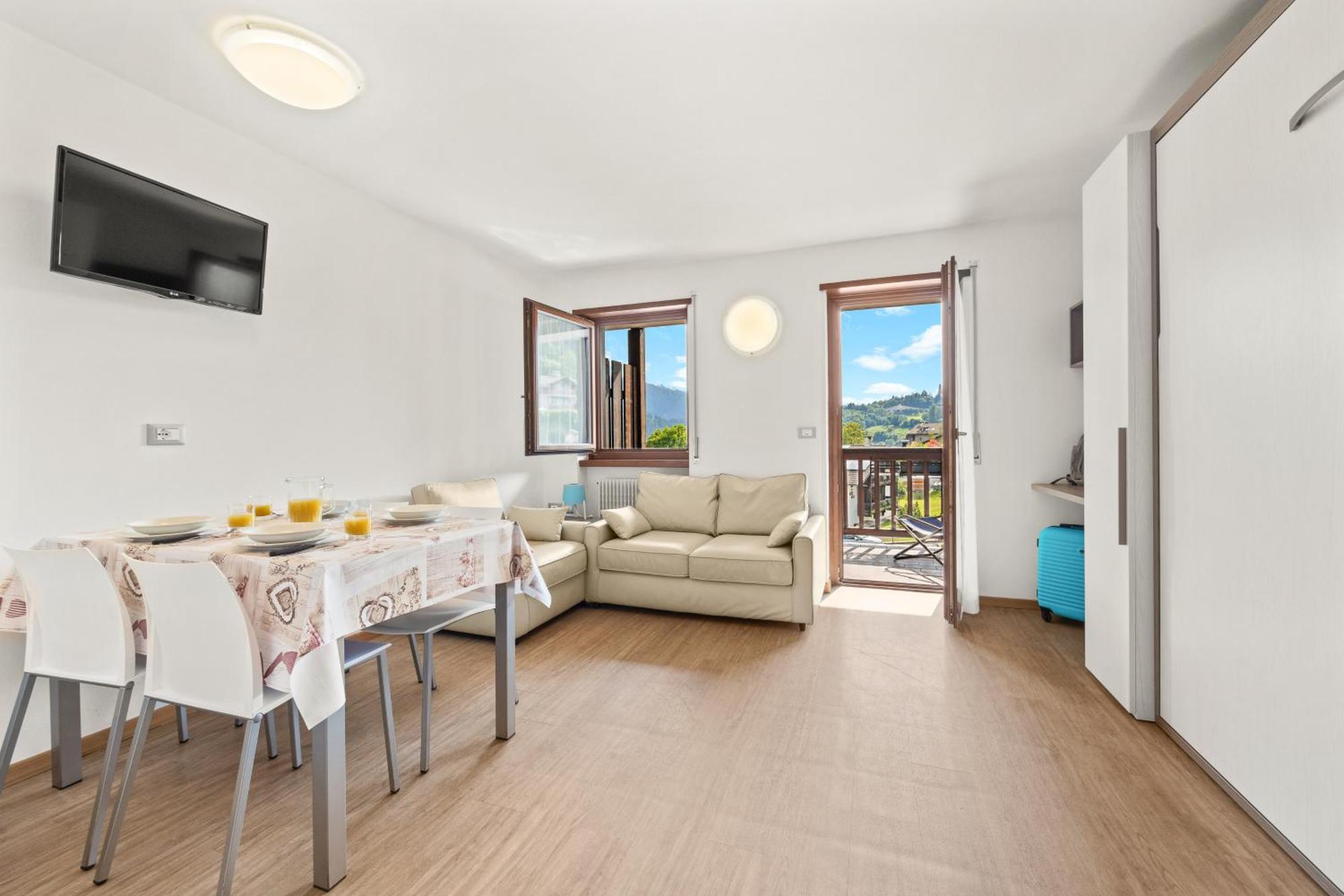 Aparthotel Des Alpes Cavalese Bagian luar foto