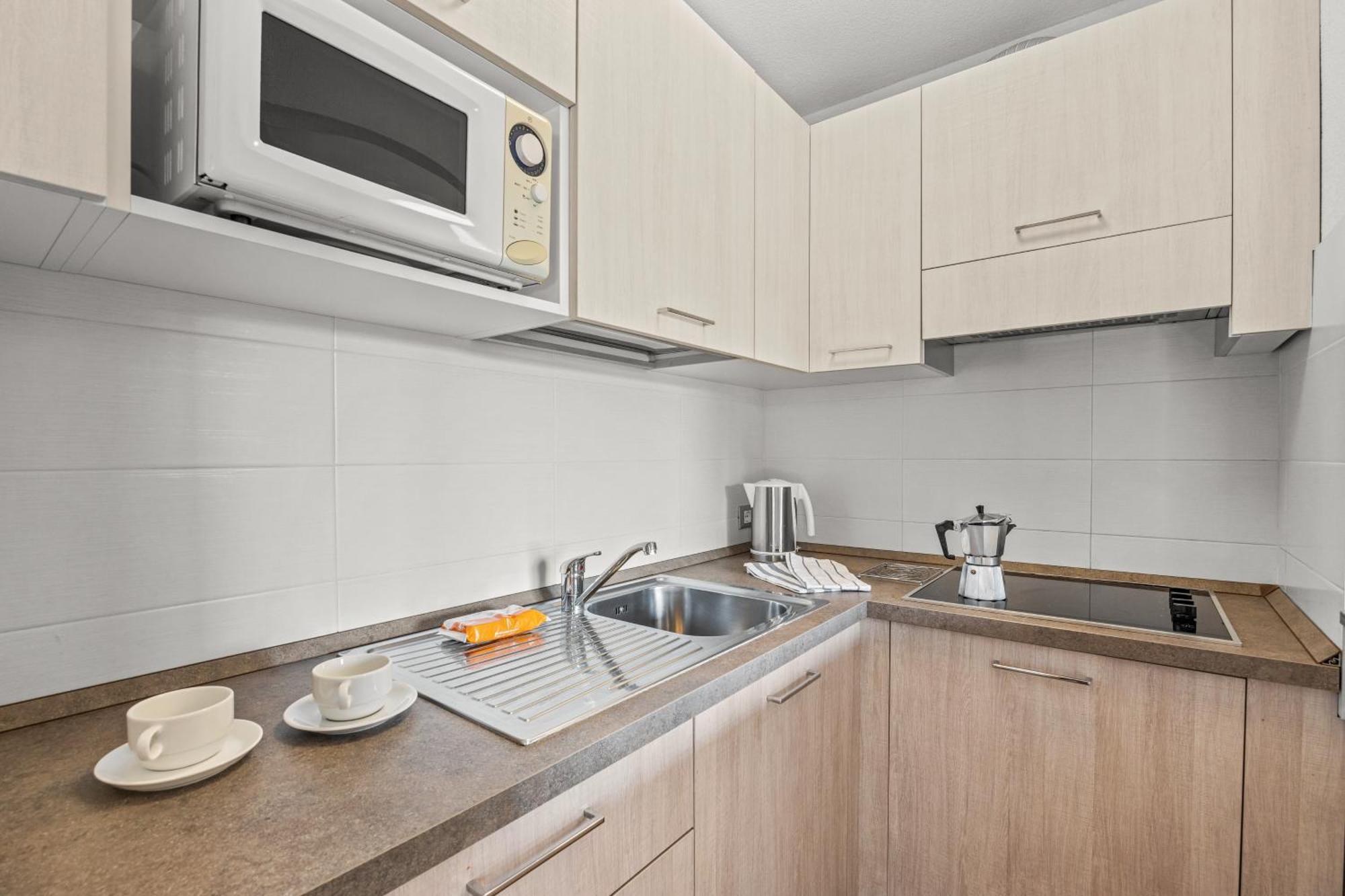 Aparthotel Des Alpes Cavalese Bagian luar foto