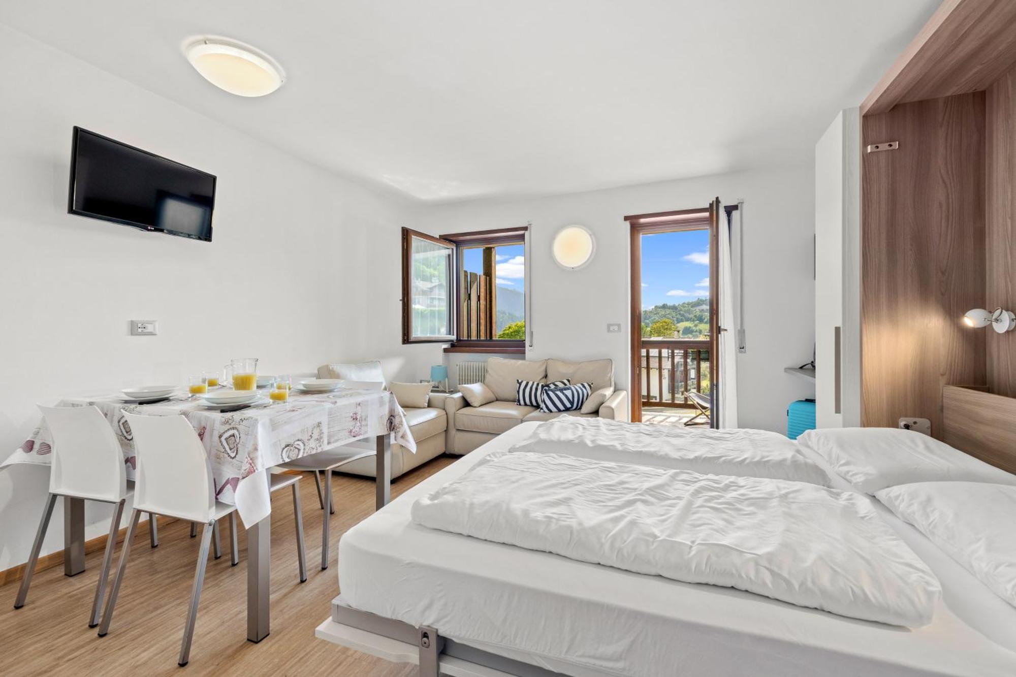 Aparthotel Des Alpes Cavalese Bagian luar foto