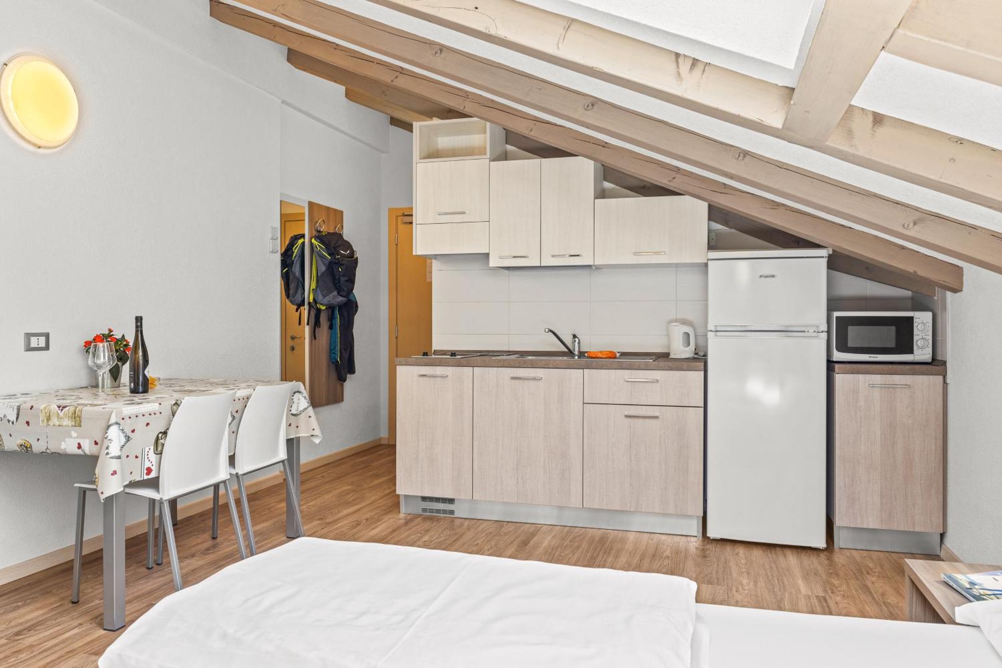 Aparthotel Des Alpes Cavalese Bagian luar foto