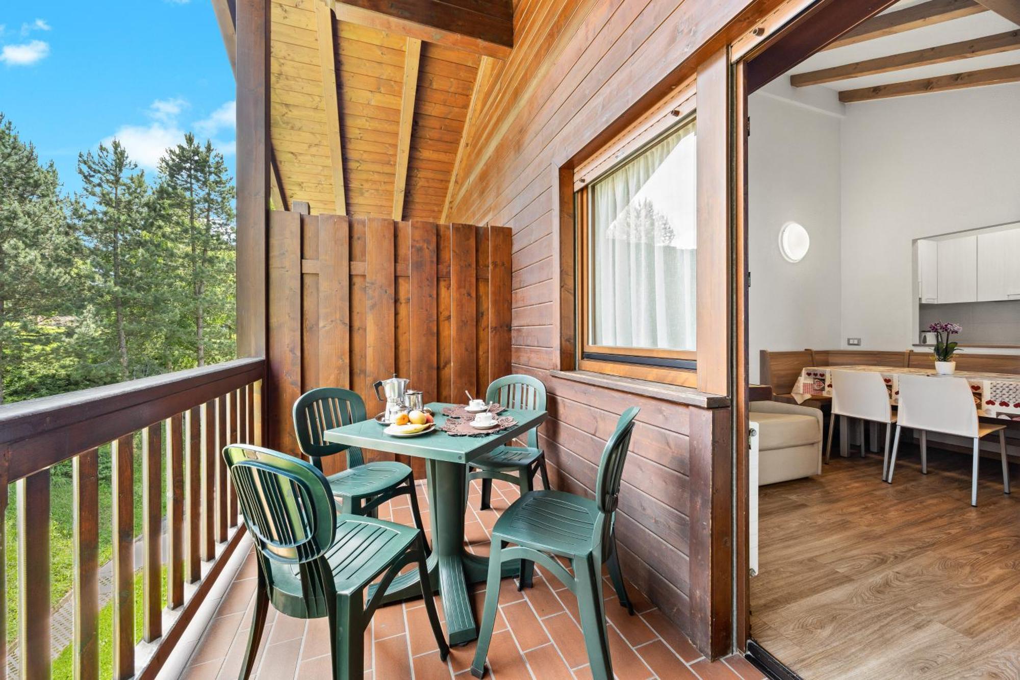 Aparthotel Des Alpes Cavalese Bagian luar foto
