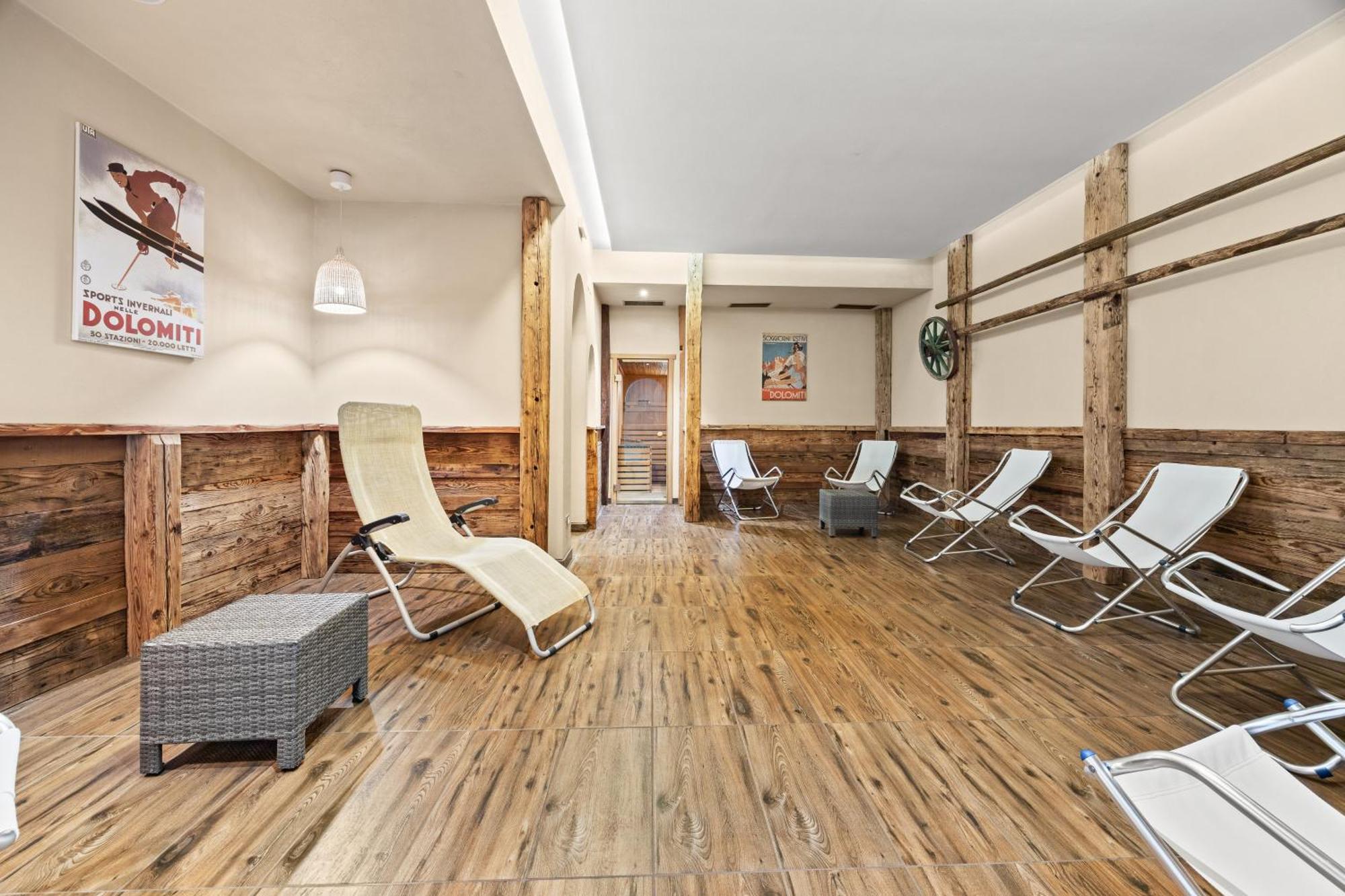 Aparthotel Des Alpes Cavalese Bagian luar foto