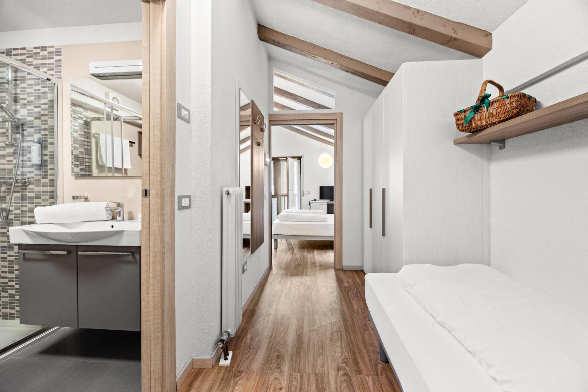 Aparthotel Des Alpes Cavalese Bagian luar foto