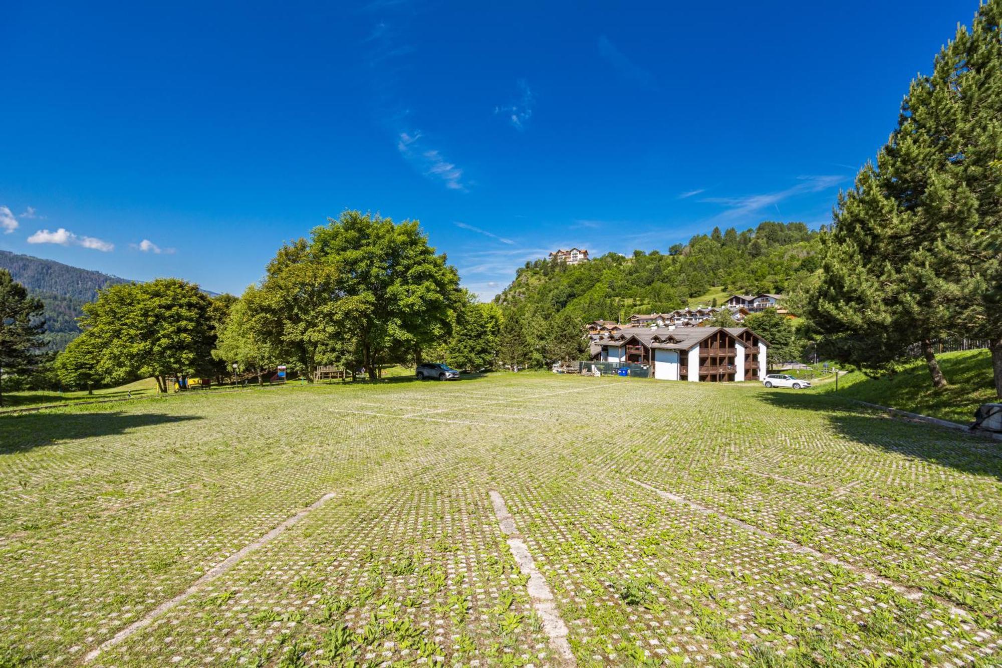Aparthotel Des Alpes Cavalese Bagian luar foto
