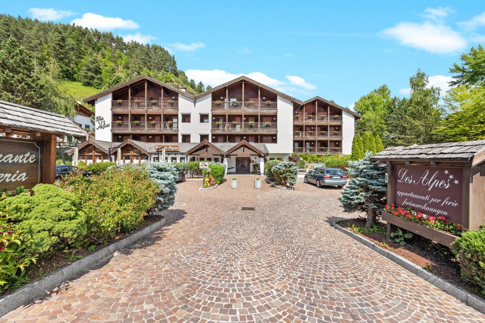 Aparthotel Des Alpes Cavalese Bagian luar foto