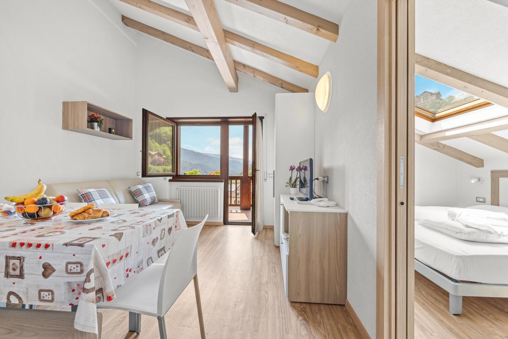 Aparthotel Des Alpes Cavalese Ruang foto