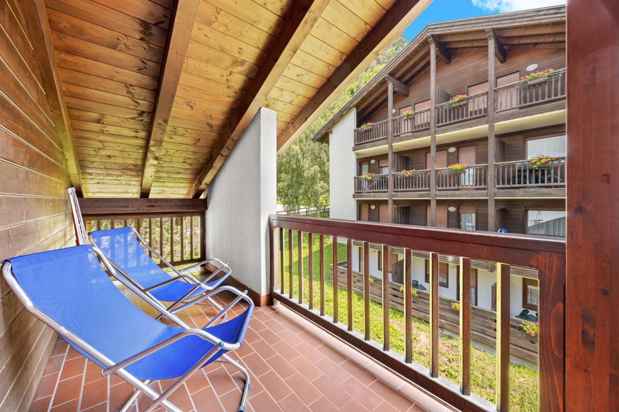Aparthotel Des Alpes Cavalese Ruang foto