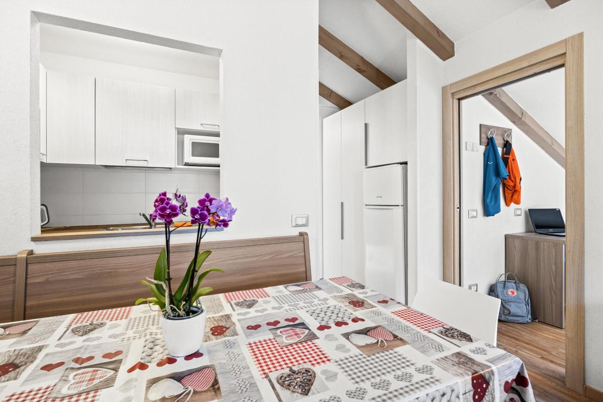 Aparthotel Des Alpes Cavalese Ruang foto