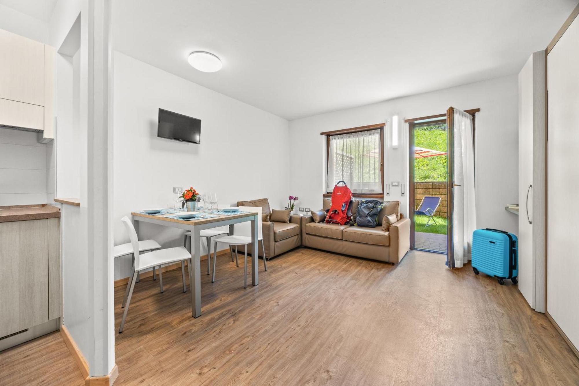 Aparthotel Des Alpes Cavalese Ruang foto