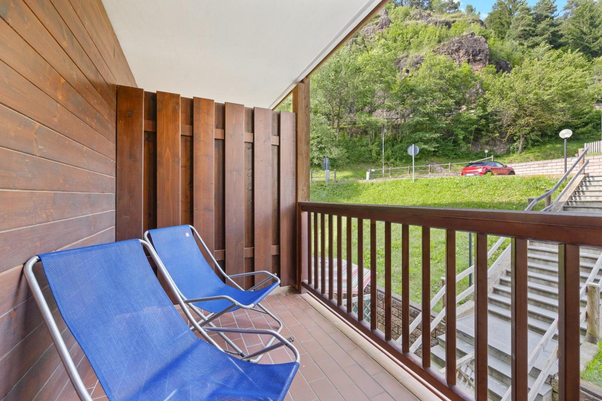 Aparthotel Des Alpes Cavalese Ruang foto