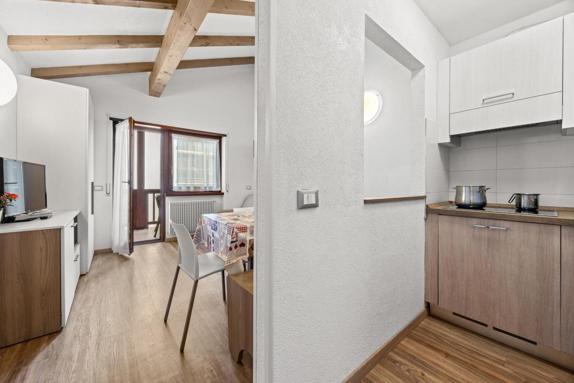 Aparthotel Des Alpes Cavalese Ruang foto