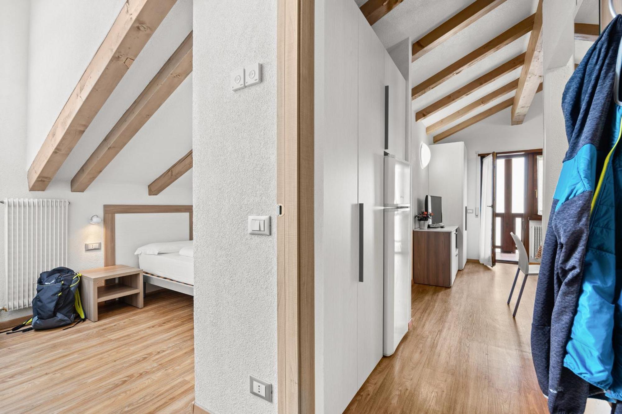 Aparthotel Des Alpes Cavalese Ruang foto
